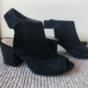 Black Heeled Shoes